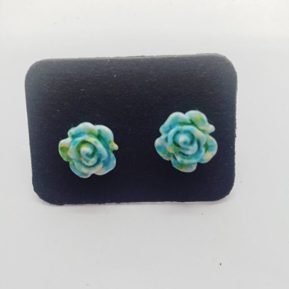 3 pairs of flower earrings - Picture 3 of 4